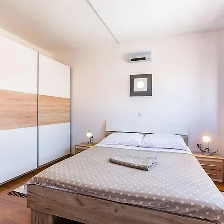 Ferienwohnung Fur 4 Personen Ca 35 Qm In Pula, Istrien Istrische Riviera - B60137 Apartment *