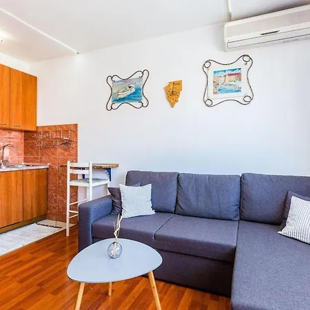 Apartment Ferienwohnung Fur 4 Personen Ca 35 Qm In Pula, Istrien Istrische Riviera - B60137